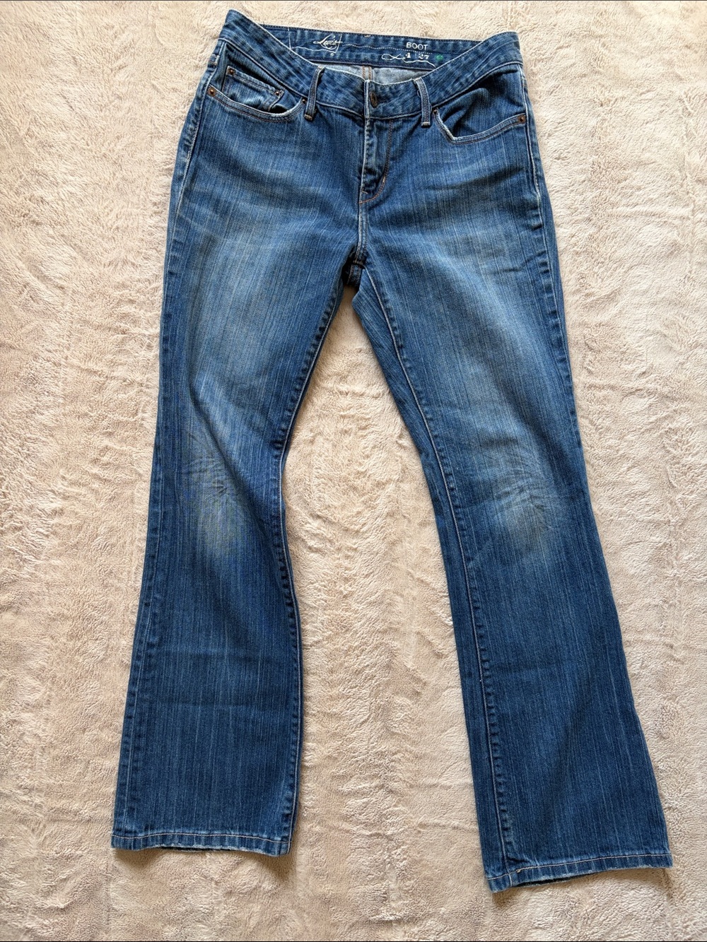 Levi's Women's Jeans in Medium Blue Wash